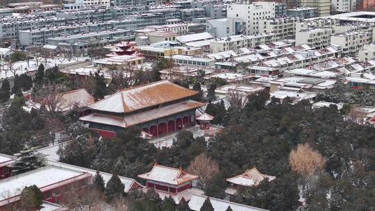 航拍岱庙雪景