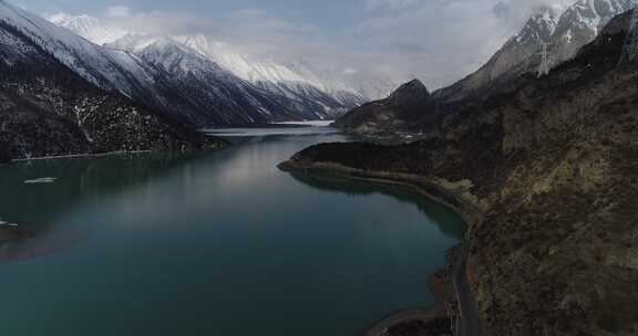 然乌湖 西藏 冬天的然乌湖 雪山