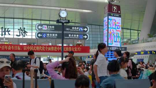 火车动车高铁火车站乘客人流旅客检票上车杭视频素材模板下载