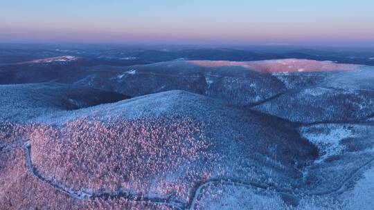 航拍夕阳下的林海雪原山林