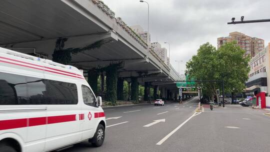 上海封城中的公路路况