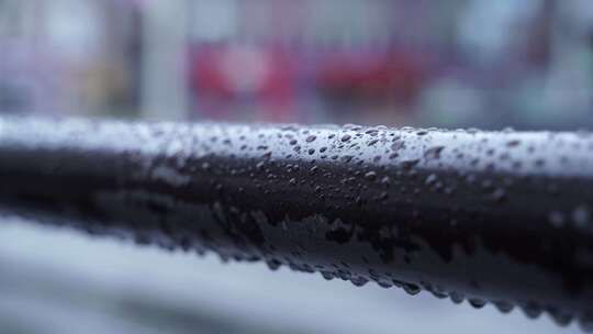 4K-雨中的栏杆特写