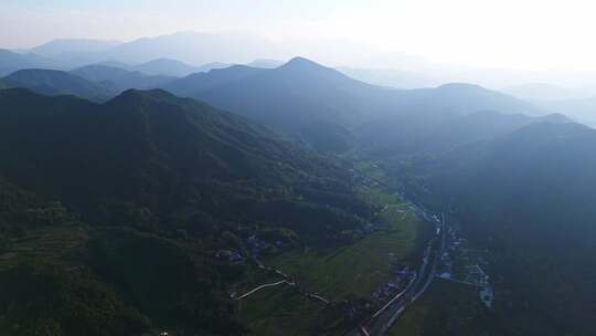 大山绿色树林森林雨林航拍