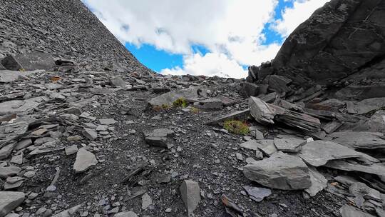 登山者徒步行进第一视角乌库楚雪山风光