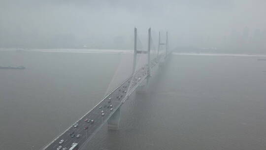 航拍武汉长江二桥冬天下雪