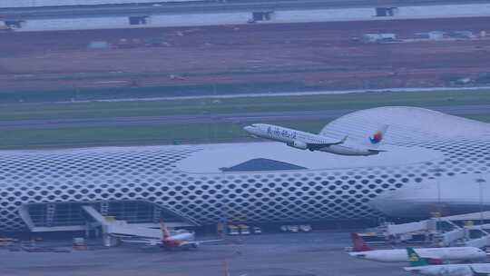 深圳机场起飞的东海航空客机