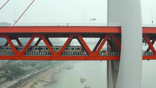 航拍重庆轻轨穿越千厮门大桥4K视频素材模板下载