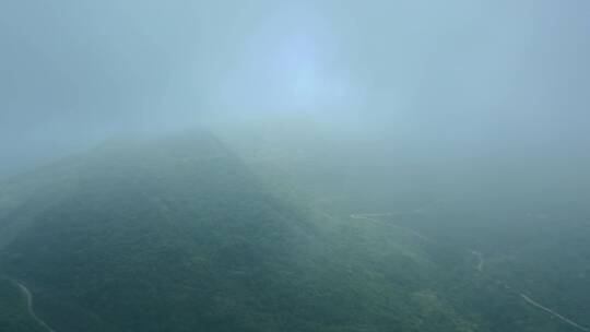 高清航拍高山朦胧雾气大景
