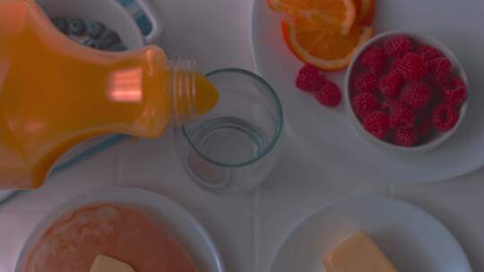 餐桌上导果汁、饮料视频素材模板下载