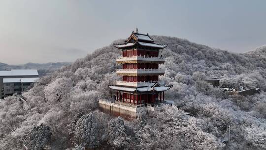 航拍焦作云台山峰林峡山脉冬季雾凇雪景