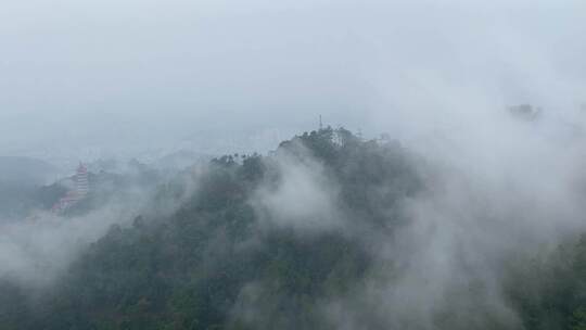 梧州白云山上西江明珠塔拍摄山顶云雾风景