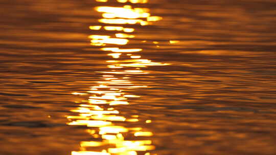 黄昏夕阳金色水面海面太阳倒影视频素材模板下载