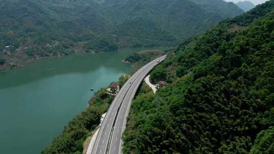 山林间双层公路航拍全景