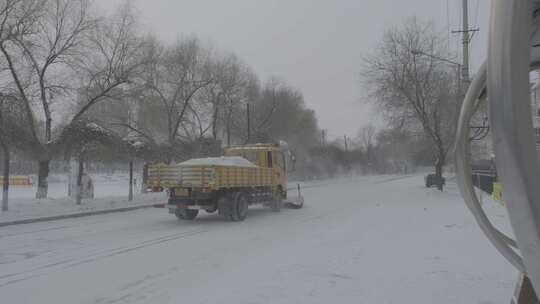 黑龙江牡丹江市城市道路积雪清理车