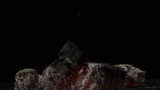 2K高速摄影燃烧的木炭掉落