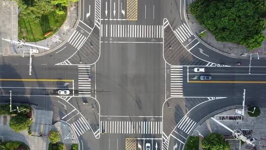 航拍衡阳城市解放大道十字路口车流