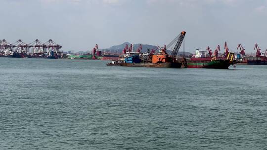 海岛港口码头集装箱物流塔吊作业