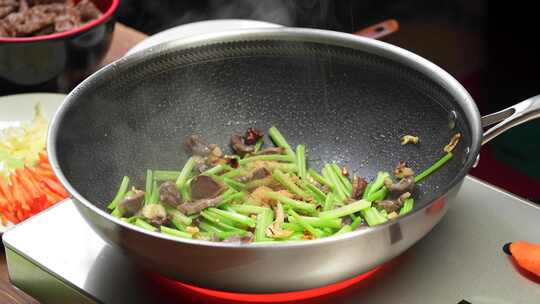 中餐特色炒菜芹菜炒鸡杂