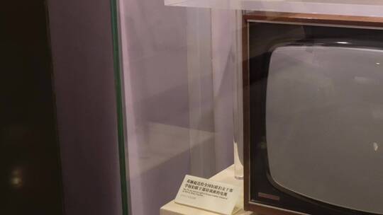 老式彩色电视机黑白电视机视频素材模板下载