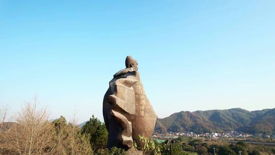 临安市郊吴越福星钱镠塑像