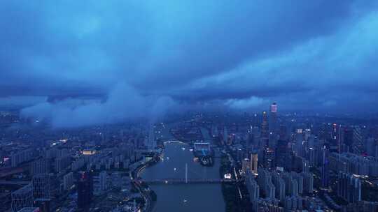 雨后云雾下的广州航拍