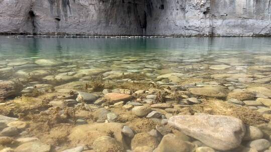 济南南部山区云河桥，水质清澈见底