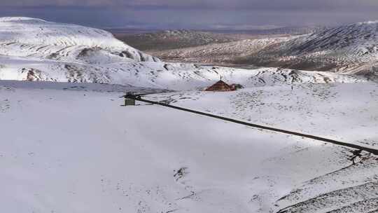 航拍巴颜喀拉山三江源黄河源头青藏高原雪山