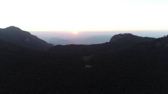 悬崖 日出 山顶 群山 航拍 云海 雾