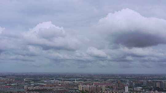 多云天空下上海大全景