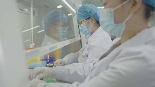 武汉实验室滴管吸取血浆侧拍地拍视频素材模板下载