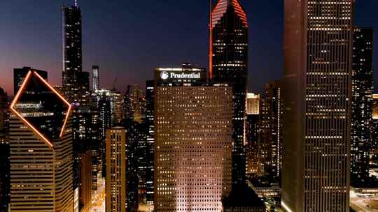 城市航拍芝加哥摩天大楼夜景灯光汽车交通