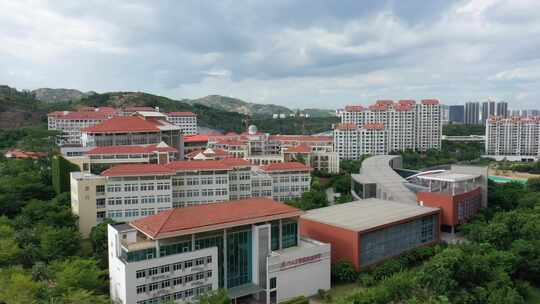 厦门湾南岸漳州港厦门大学附属实验中学航拍