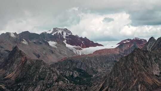 川西巴塘姊妹湖雪山草原湖泊航拍风光