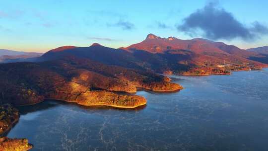 辽宁桓仁五女山桓龙湖秋天风景