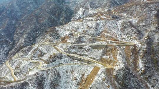 4k航拍雪中山路