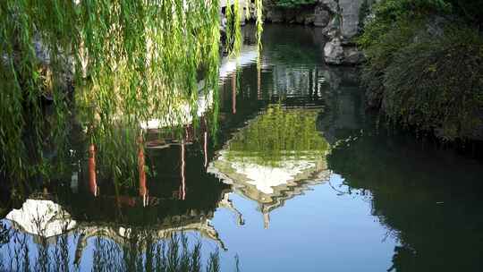 南京夫子庙瞻园传统园林中式庭院水中倒影