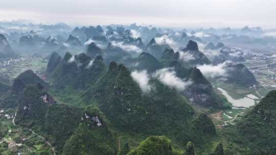 航拍烟雨漓江自然风光