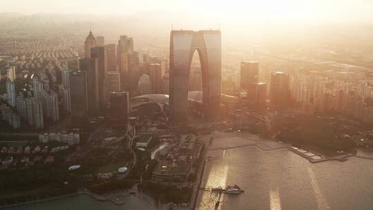 中国江苏苏州金鸡湖畔城市风景