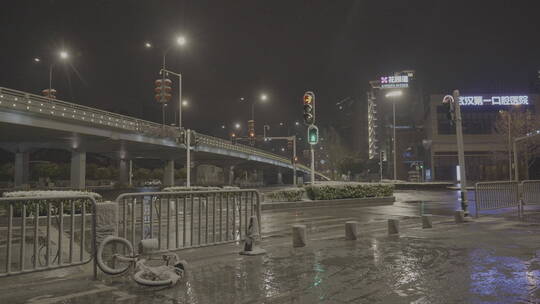 武汉封城路口 交通灯 高速桥 雪夜景 未调色