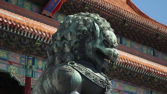 故宫中的铜狮子特写环绕镜头