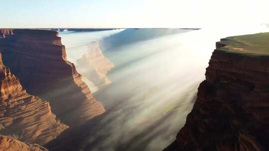 峡谷云海 阳光穿透 自然壮美画面