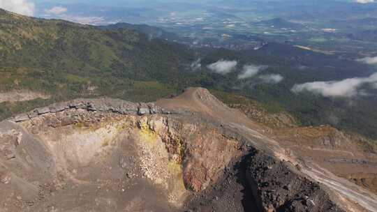 活跃的科利马火山口的俯视图揭示了内华达德