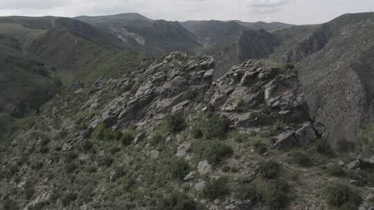 航拍内蒙古呼和浩特大青山井尔梁高山奇石