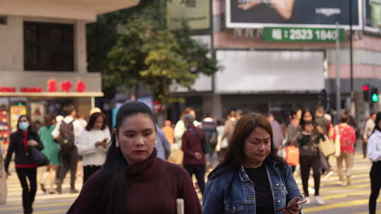 香港铜锣湾过街人群视频素材模板下载