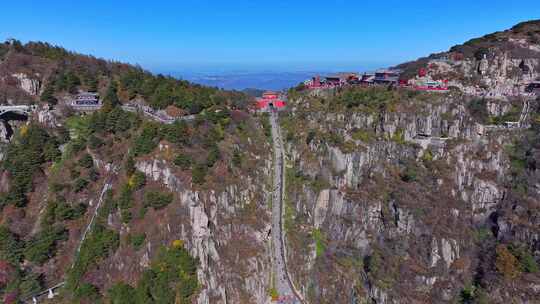 泰山对松山的秋色