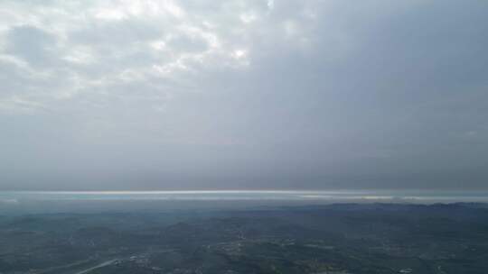 四川城乡区域与氤氲天空景观