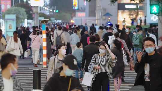 上海街头夜景人文生活外滩人群繁华都市