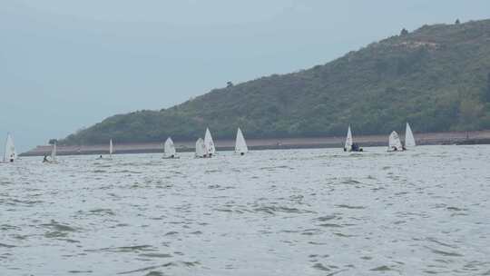 海面上的帆船实拍