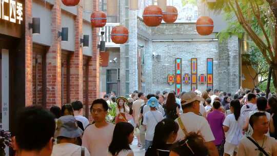 节假日街头人流热闹车水马龙 长假游客人潮