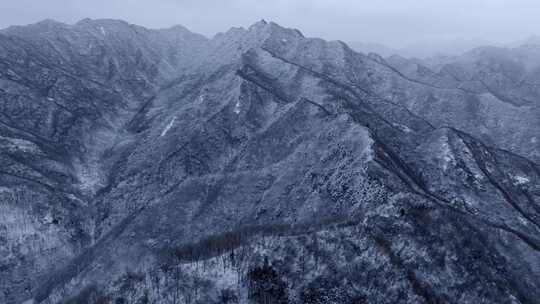 秦岭冬天下雪 白雪皑皑